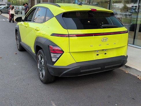 Used 2024 Hyundai Kona SEL w/ Convenience Package FWD image 3