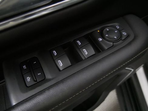 Used 2023 GMC Yukon SLT image 14