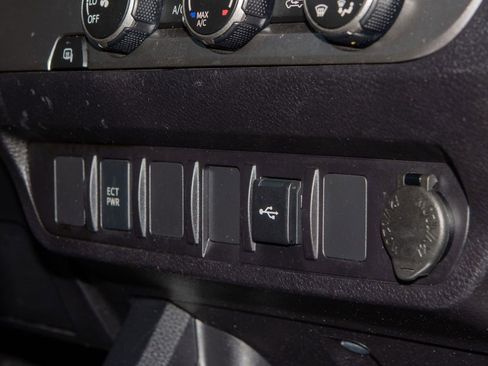 Used 2022 Toyota Tacoma SR5 w/ SR5 Appearance Package (SM) RWD image 21
