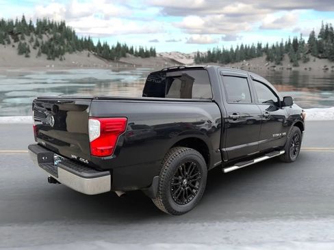 Used 2018 Nissan Titan PRO-4X image 3