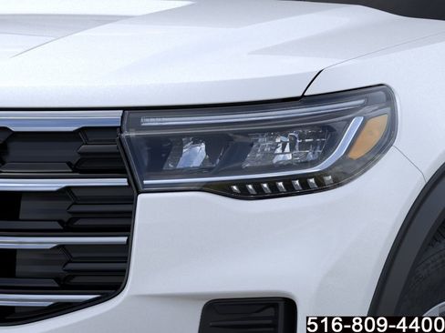 Used 2025 Ford Explorer Active AWD/4WD image 19
