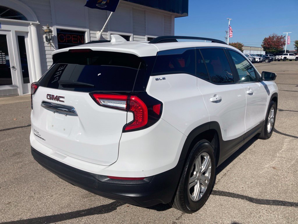 Certified 2024 GMC Terrain SLE w/ Driver Convenience Package FWD image 5