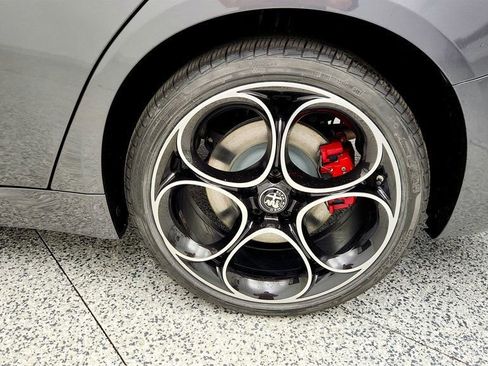 Used 2022 Alfa Romeo Giulia Ti image 9