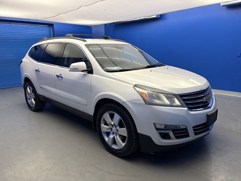 Used 2014 Chevrolet Traverse LTZ image 2
