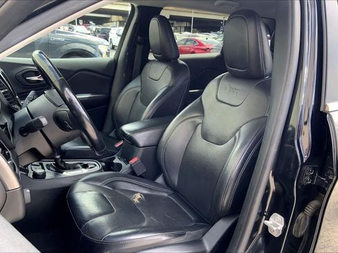Used 2019 Jeep Cherokee Limited AWD/4WD image 10