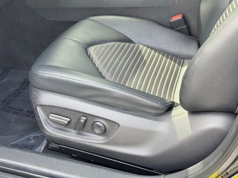 Used 2022 Toyota Camry SE image 23