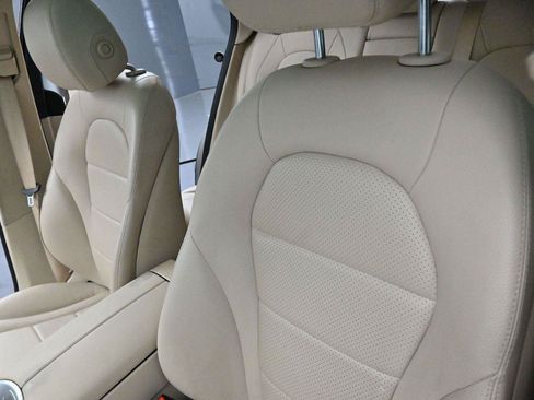 Used 2021 Mercedes-Benz GLC 300 4MATIC image 16