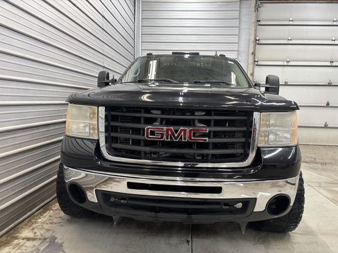 Used 2007 GMC Sierra 2500 SLE w/ Z71 Off-Road Package image 2