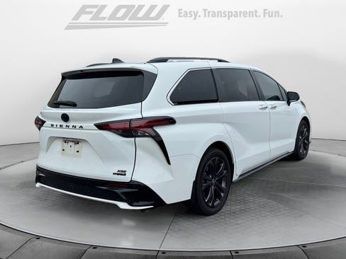 Used 2024 Toyota Sienna XSE w/ XSE Plus Package FWD image 7