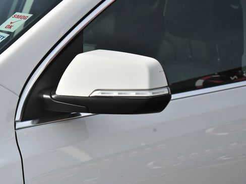 Used 2023 GMC Acadia SLT image 13