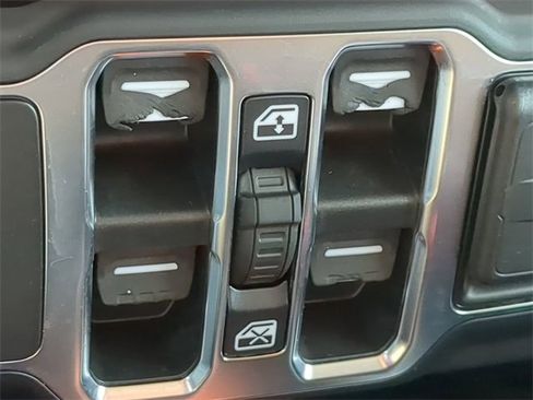 Used 2021 Jeep Gladiator Sport image 21