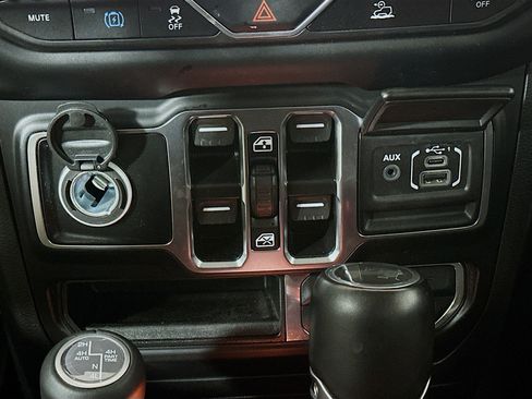 Used 2023 Jeep Wrangler Unlimited Sahara AWD/4WD image 25
