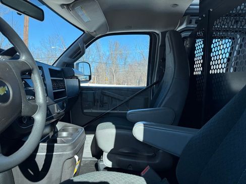 Used 2024 Chevrolet Express 2500 w/ Driver Convenience Package image 18