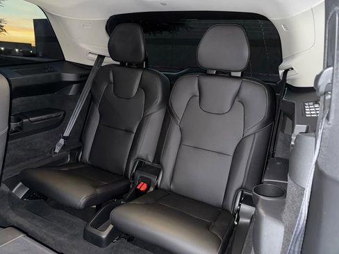 Used 2019 Volvo XC90 T6 Momentum w/ Protection Package Premier image 12