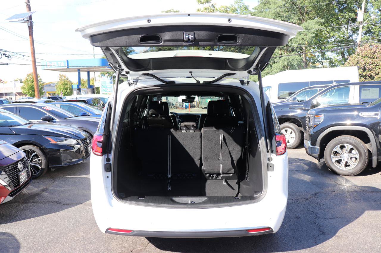 Used 2027 Chrysler Pacifica Select FWD image 58