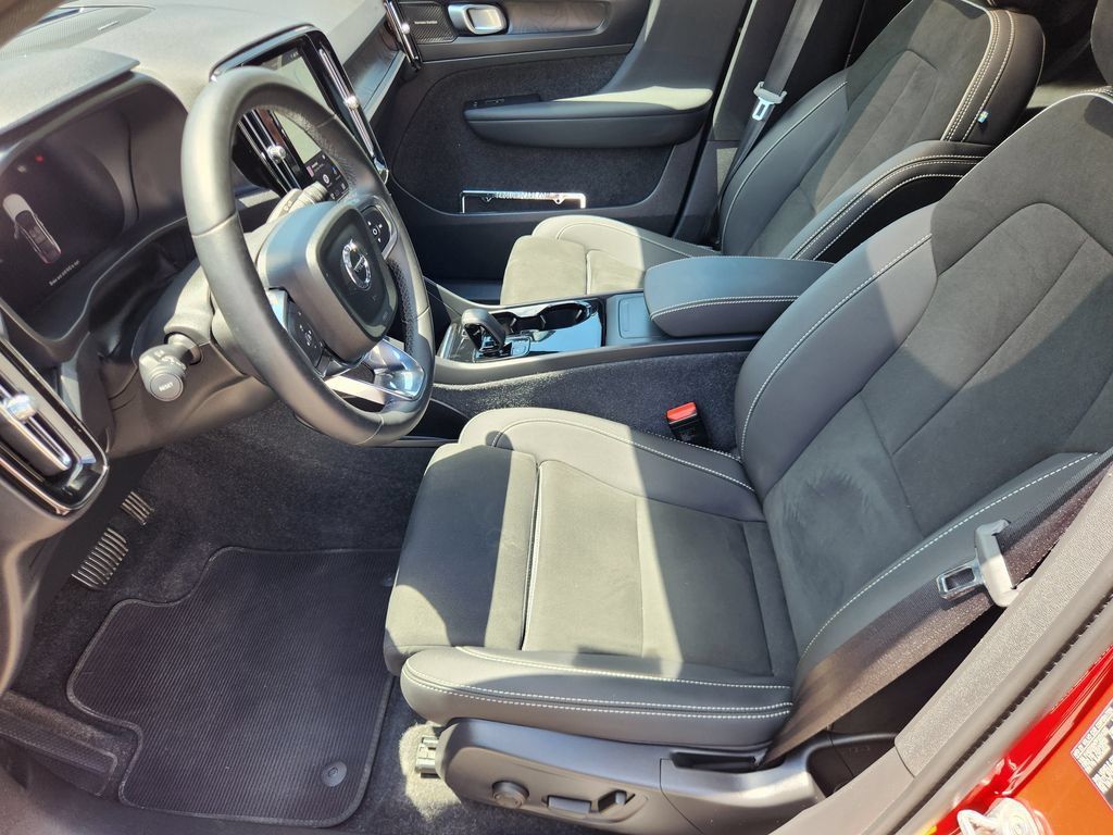 Certified 2023 Volvo C40 P8 Recharge Ultimate AWD/4WD image 9
