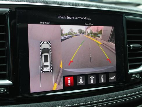 Used 2023 Chrysler Pacifica Limited w/ Uconnect Theater Family Group FWD image 16