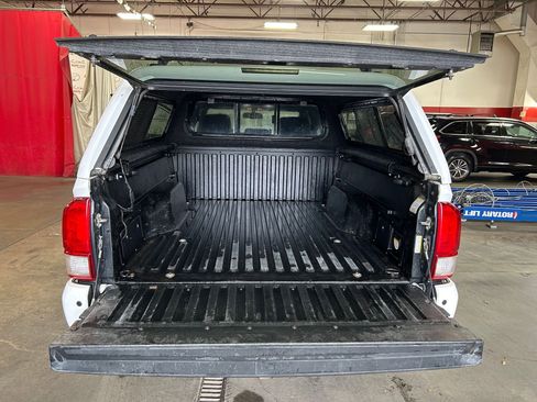 Used 2017 Toyota Tacoma TRD Sport image 24