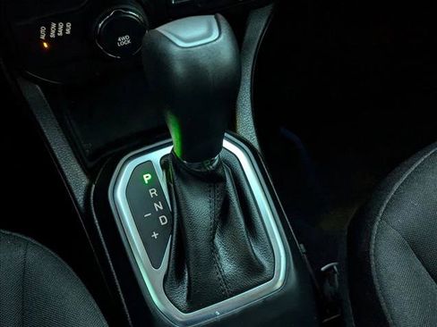 Used 2020 Jeep Renegade Latitude w/ Cold Weather Group image 12