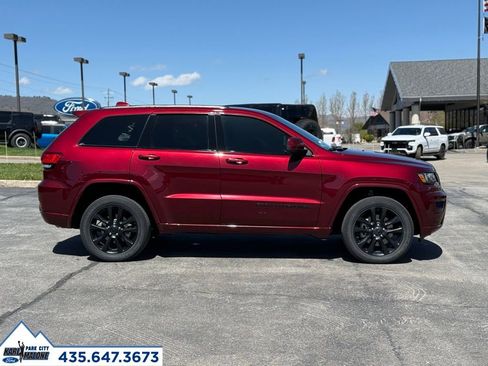 Used 2021 Jeep Grand Cherokee Laredo X AWD/4WD image 6