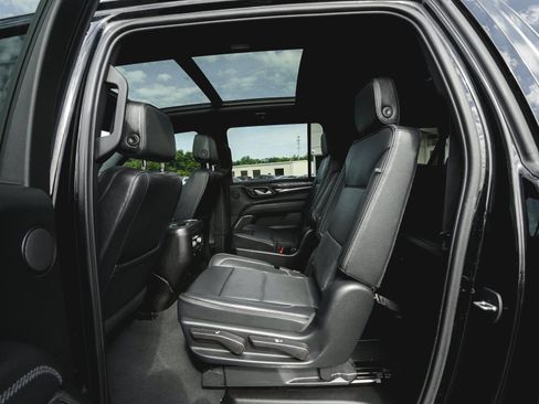 Used 2023 GMC Yukon XL Denali AWD/4WD image 37