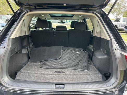 Used 2023 Volkswagen Tiguan SE image 50
