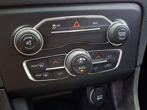 Used 2016 Dodge Charger SXT image 15