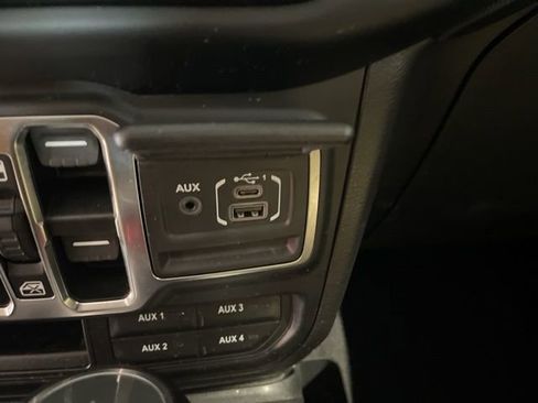 Used 2022 Jeep Wrangler Unlimited Sport image 25