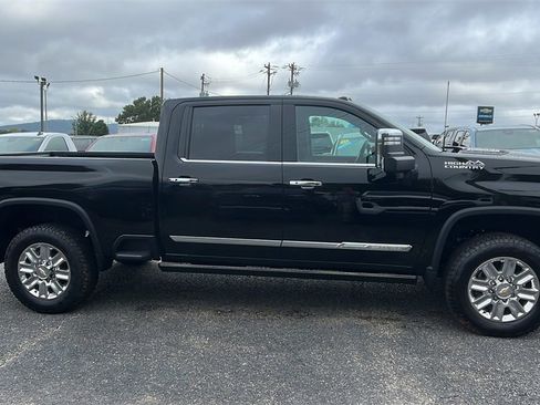 New 2025 Chevrolet Silverado 2500 High Country w/ High Country Premium Package image 4