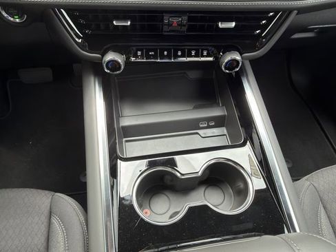 New 2026 Chevrolet Suburban LS image 14