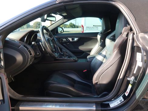 Used 2016 Jaguar F-TYPE R image 18