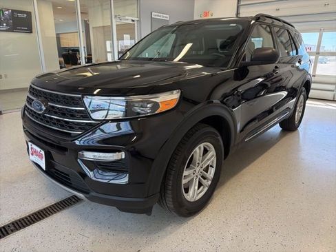 Used 2023 Ford Explorer XLT w/ Equipment Group 202A AWD/4WD image 5