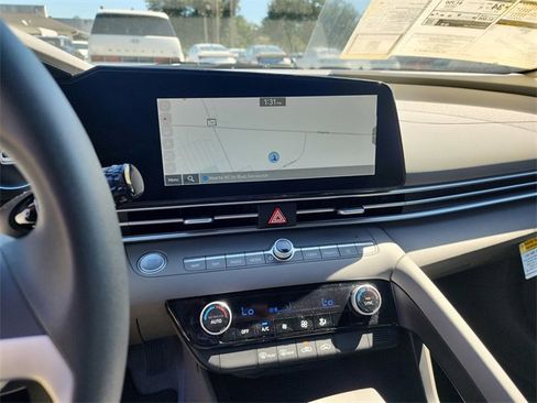 New 2024 Hyundai Elantra SEL image 18