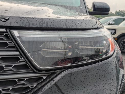Used 2023 Ford Explorer XLT w/ Equipment Group 202A AWD/4WD image 10