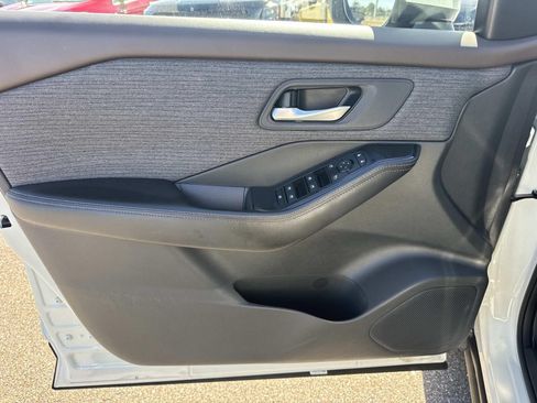 Used 2023 Nissan Rogue SV FWD image 19