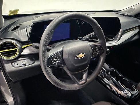 Used 2024 Chevrolet Trax LT FWD image 19
