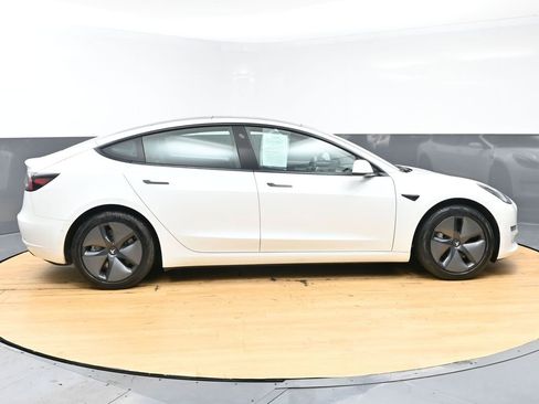 Used 2021 Tesla Model 3 Standard Range Plus image 7