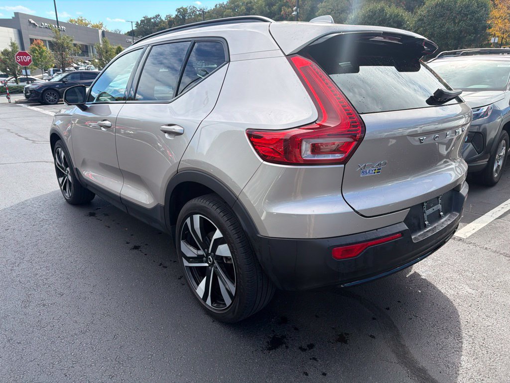 Certified 2024 Volvo XC40 B5 Plus w/ Protection Package Premier AWD/4WD image 2