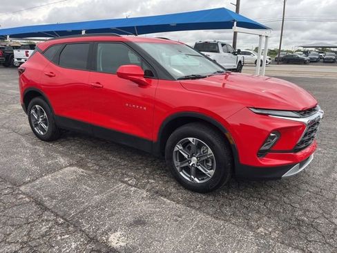 Used 2023 Chevrolet Blazer LT w/ Convenience Package FWD image 3