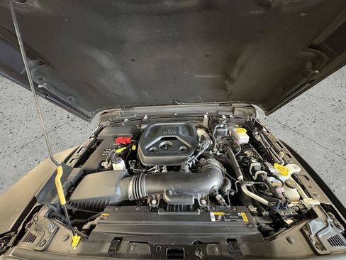 Used 2025 Jeep Wrangler Unlimited Rubicon AWD/4WD image 3