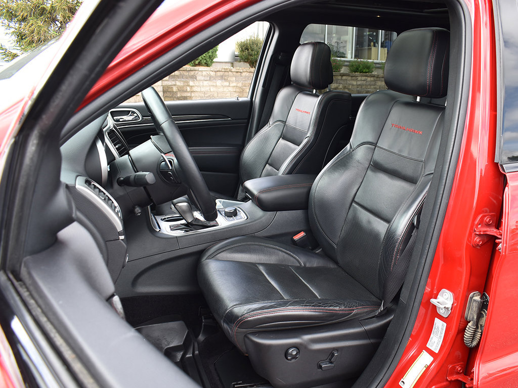 Used 2017 Jeep Grand Cherokee Trailhawk w/ Trailhawk Luxury Group AWD/4WD image 5
