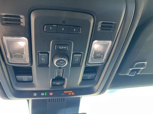 Used 2024 GMC Yukon XL Denali AWD/4WD image 13