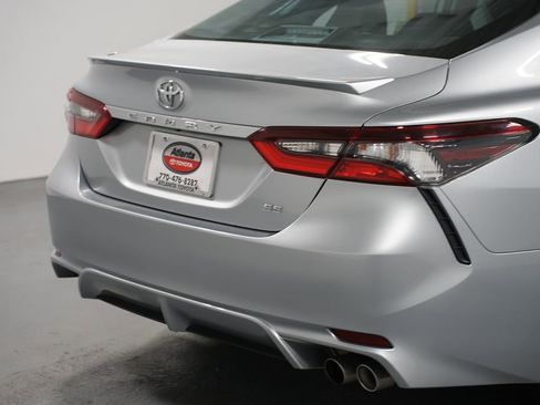 Used 2023 Toyota Camry SE image 9