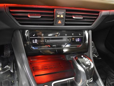 Used 2025 Volkswagen Jetta SEL FWD image 24