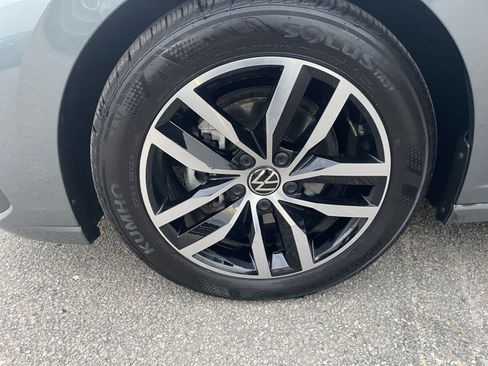 Used 2025 Volkswagen Jetta SE image 29