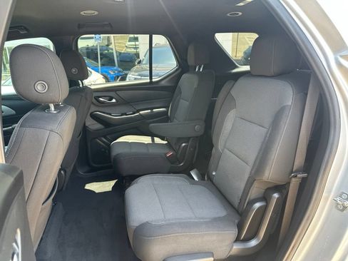Used 2022 Chevrolet Traverse LT FWD image 15