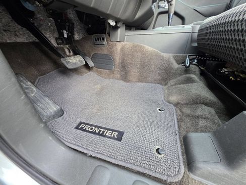 Used 2015 Nissan Frontier SV w/ SV Value Truck Package image 16