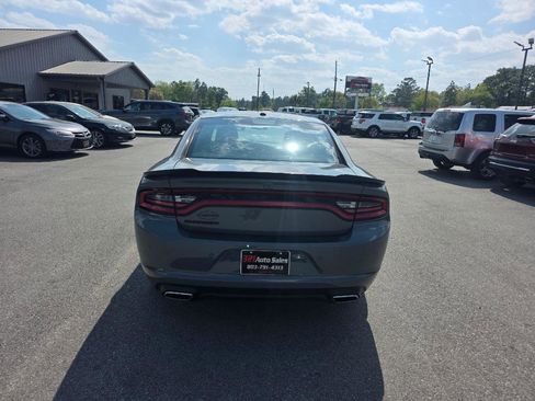 Used 2018 Dodge Charger SXT w/ Blacktop Package image 3
