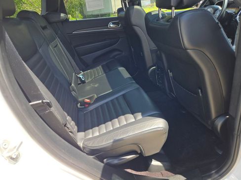 Used 2018 Jeep Grand Cherokee Limited AWD/4WD image 9