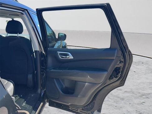 Used 2020 Nissan Pathfinder S AWD/4WD image 14